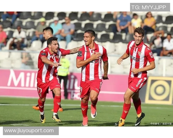 足总杯精彩对决本菲卡与莱比锡战成平局乌龙球成比赛转折点分析